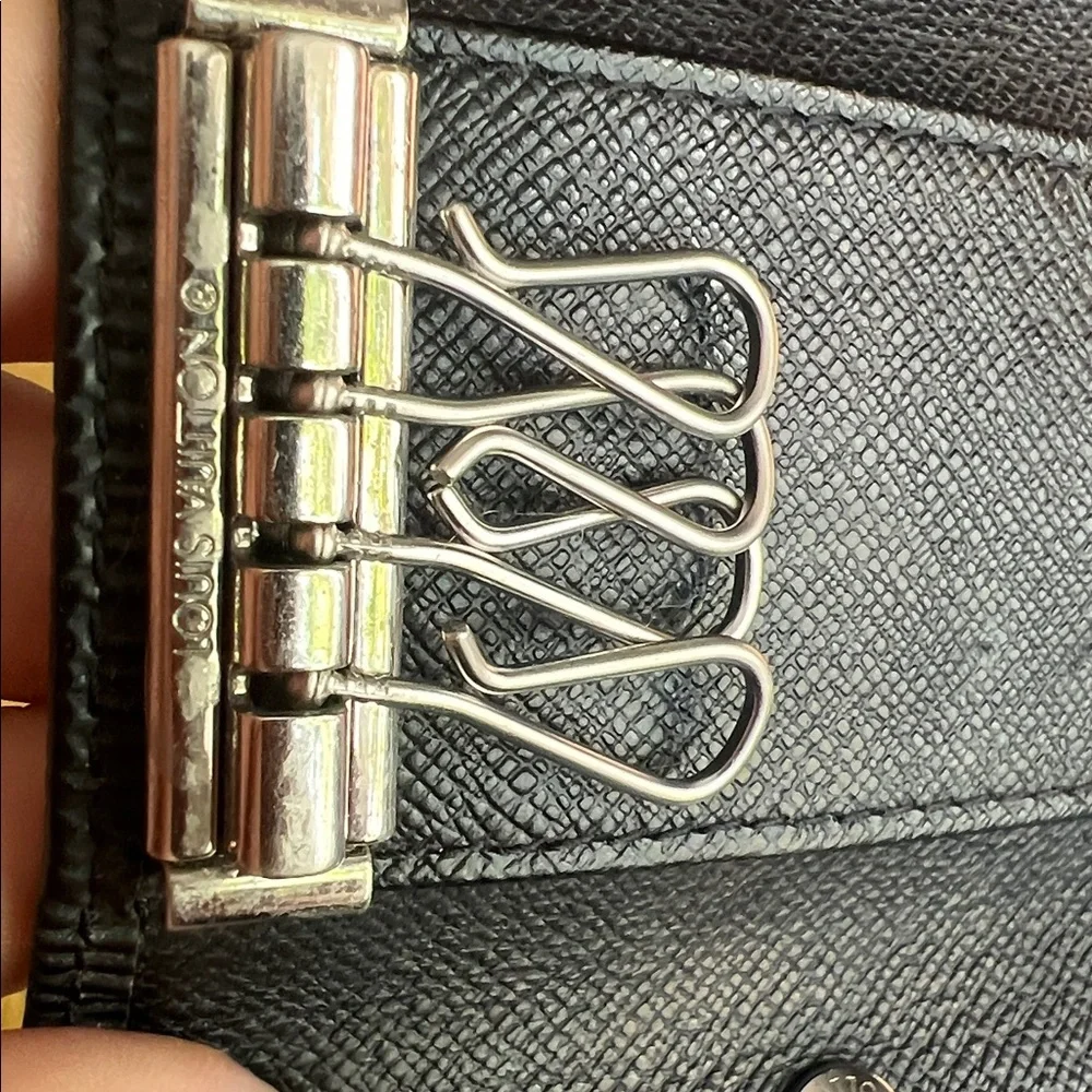 LV Louis Vuitton Black Epi Multicles 4 Key Ring Hoop Wallet unisex VTG Auth.